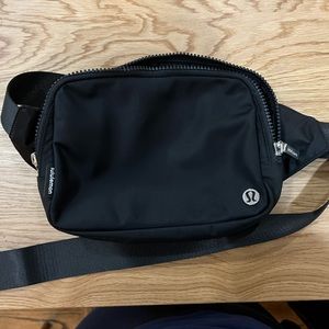 Lightly Used Lululemon Large Everywhere Belt Bag Black